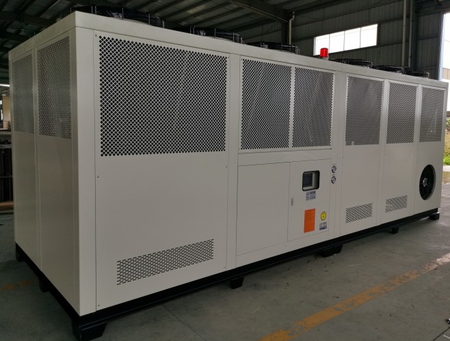 中石化150匹風(fēng)冷螺桿式冷水機案例分享