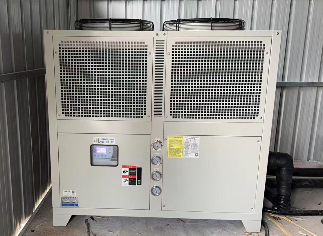 航天企業(yè)15匹風(fēng)冷冷水機(jī)案例